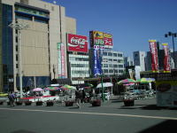 旭川駅前は広く取られています。バス案内所がありますので、聞いてみましょう。