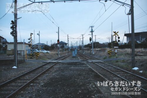 日立電鉄線 鮎川駅ホームから南方 桜川駅方面を望む（2005年）