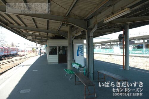 大甕駅ホーム 鮎川駅方向（2005年撮影）