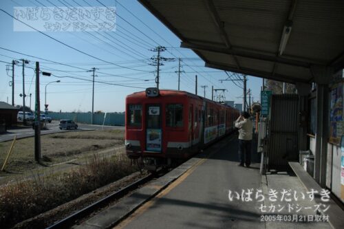 南高野駅ホーム：常北太田駅方面（2005年撮影）