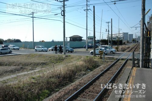 南高野駅前の交差点。（2005年撮影）