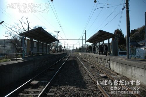 大橋駅 対面式ホーム | 常北太田方面を望む。（2005年撮影）
