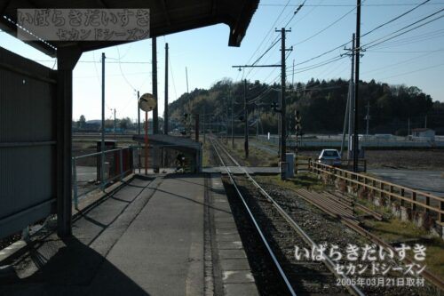 川中子駅ホーム：常北太田駅方面（2005年撮影）