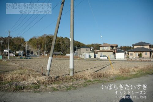 常陸岡田駅 駅前駐車スペース（2005年撮影）