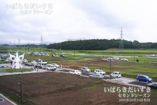 万博記念公園駅 東口 駅前の風景 （2005年撮影）