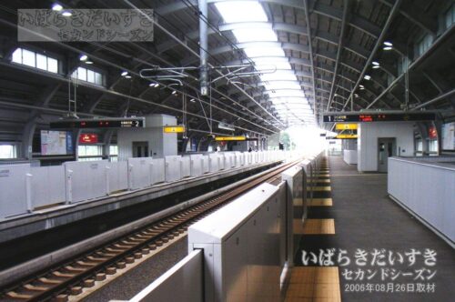 柏たなか駅 駅ホームから秋葉原方面を望む（2006年撮影）