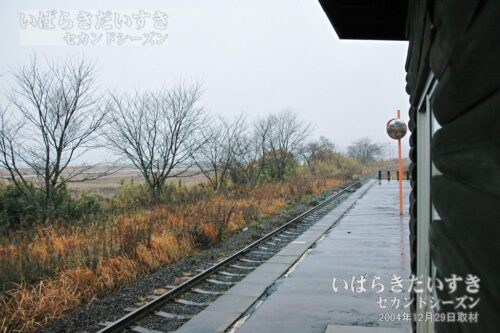 浜駅 駅ホーム 北方常陸小川方面を望む（2004年撮影）