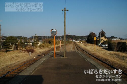 巴川駅 駅ホーム 東方鉾田方面を望む（2006年撮影）