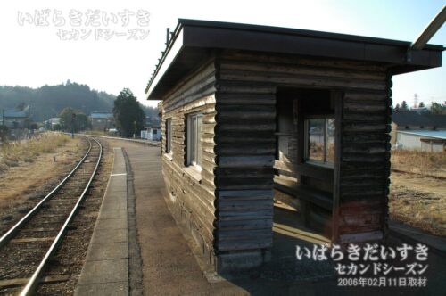 巴川駅 ホーム待合室 西方常陸小川方面を望む（2006年撮影）