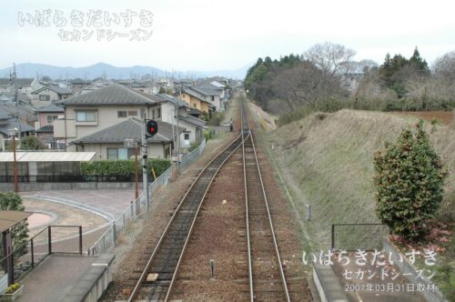 石岡南台駅 駅ホーム 北方石岡方面を望む（2007年）