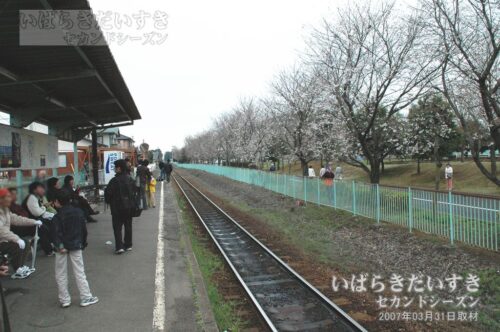 東田中駅 駅ホーム 東方常陸小川方面を望む（2007年撮影）