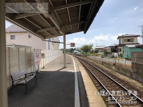 平磯駅 ホーム | 那珂湊駅方面を望む（2018年撮影）