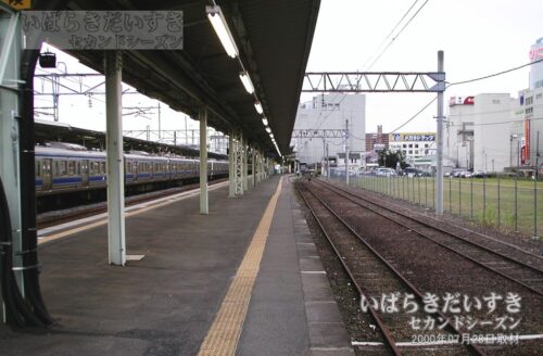 土浦駅 1番線ホームを上野方面に振り向く（2000年撮影）