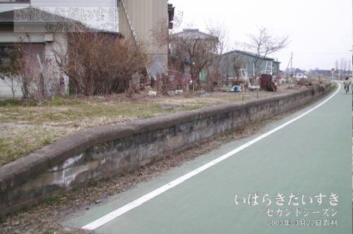 常陸桃山駅 駅ホーム 上り線（2003年撮影）