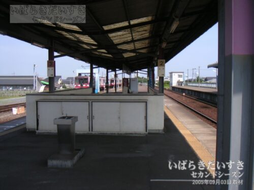 大洗駅 駅ホーム 北方水戸方面を望む（2005年）