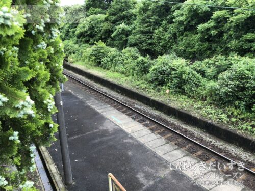 徳宿駅 駅ホーム 鹿島神宮方面を望む（2018年）