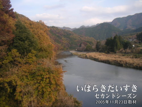鰐ヶ淵<bt>水郡線を下り、上小川駅から袋田駅に向かう車窓右手に見えます。
