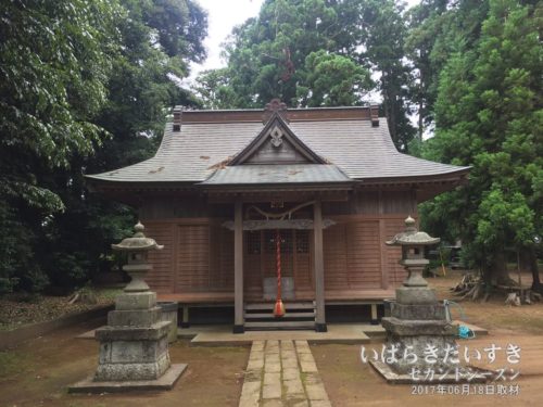 稲荷神社。長勝寺内にあったものを移設。