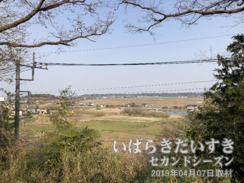 茨城百景 江戸崎の景観<br>吹上地区にある、茨城百景碑の場所から、江戸崎を見下ろす。干拓事業により、かつての江戸崎とは風景が異なります。