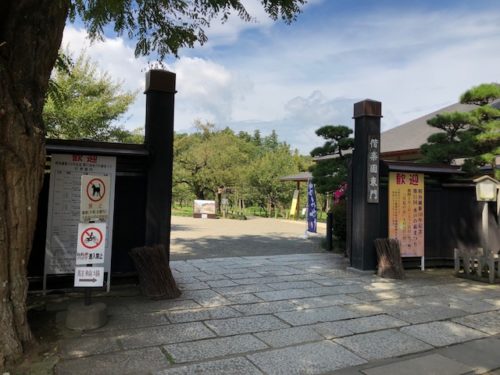 偕楽園 東門<br>JR常磐線 偕楽園臨時駅やバス停、常磐神社、偕楽園レストハウスなど寄りの最もメジャーな入口。