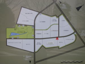 緑色の部分が現在、万博記念公園として残されています。万博時にＤブロックと呼ばれていました。