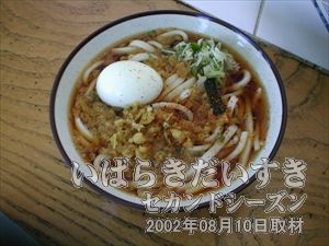 【たぬきうどん＋ゆでたまご】<br>新松戸駅ホームの、立ち食いそばで食べるたぬきうどんはおいしい♪