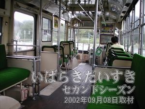 【がらがらのバス】つくばセンターから旧 筑波鉄道 筑波山駅の間、終点までお客さんは２人きり。途中、誰も乗ってきませんでした。