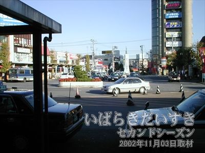 【JR成田駅前 ロータリー】<br>バスやタクシーが十分に活用できるロータリーがあります。