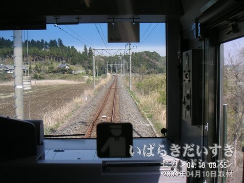 成田線は単線が続く<br>国際線に行く路線なのに、単線です。
