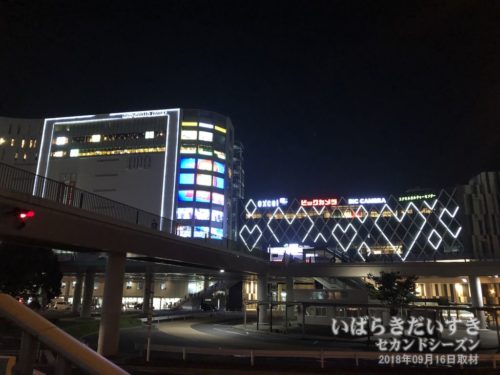 【 JR水戸駅 南口 】<br>駅前再開発により、商業施設、宿泊施設、大手家電量販店などが密集します。