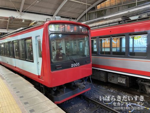 箱根登山電車：箱根湯本駅、強羅駅間で運行。