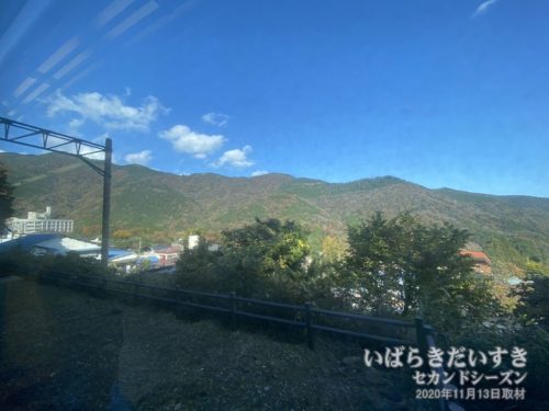 箱根登山電車は、グングン山を登っていきます。