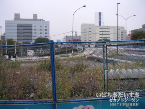 「駅南大橋」も整備される前です。（2003年）