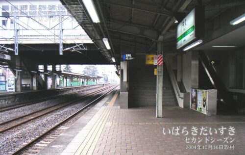 牛久駅 駅ホームから上野方面を望む（2020年撮影）