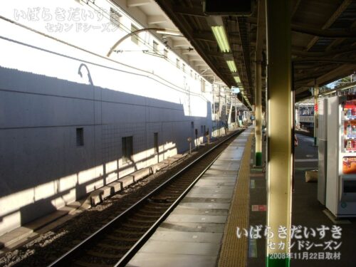 松戸駅 駅ホーム 下り柏方面を望む（2008年撮影）