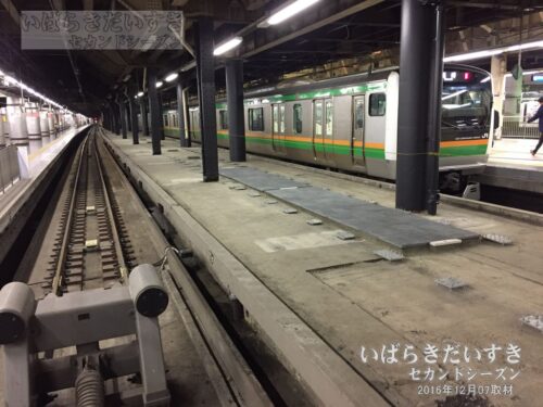 上野駅13.5番線 ｜ 床の強度を補強（2016年撮影）