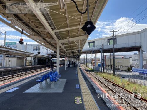 龍ケ崎市駅 駅ホームから柏方面を望む（2020年撮影）