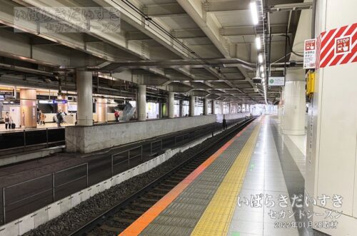 北千住駅 駅ホームから下り方面を望む（2022年撮影）