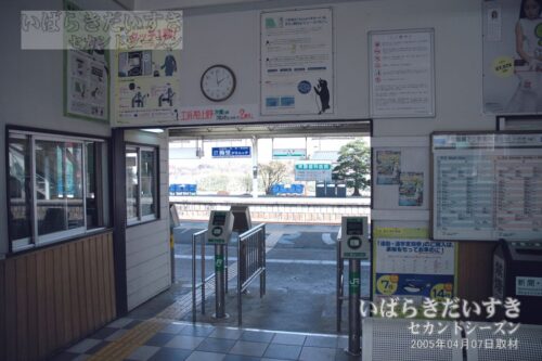 岩間駅 駅舎内 簡易suica改札 （2005年撮影）