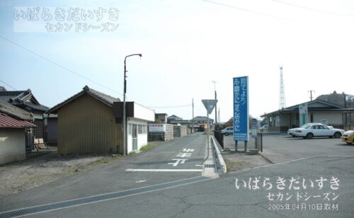 南中郷駅 駅前ロータリー（2005年撮影）