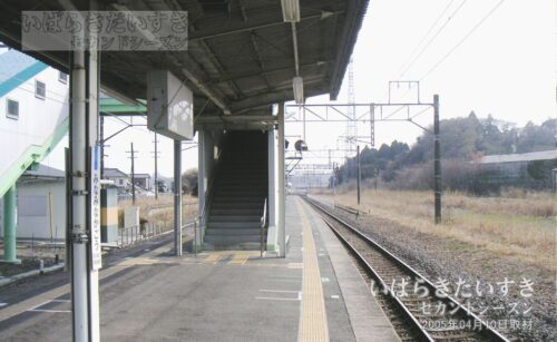 南中郷駅 駅ホーム 南方水戸方面を望む（2005年）