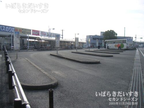 高萩駅 駅前バスターミナル（2005年撮影）