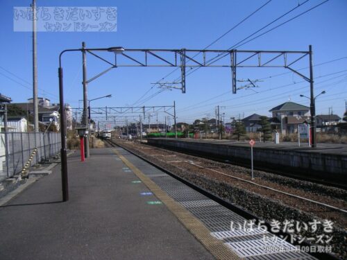 東海駅 駅ホームから日立方面を望む（2006年撮影）