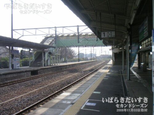 岩間駅 駅ホーム 南方土浦方面を望む（2006年）