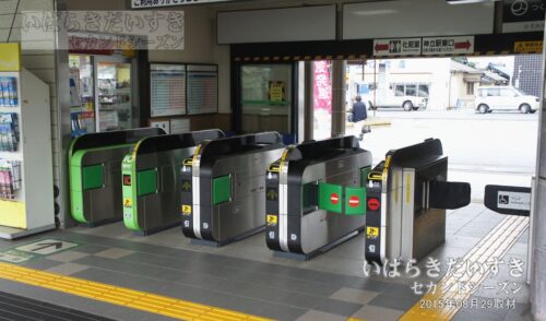 神立駅 駅構内から自動改札方面を望む（2015年撮影）