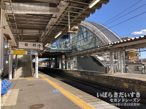 赤塚駅 駅ホーム 下り水戸方面（2018年）