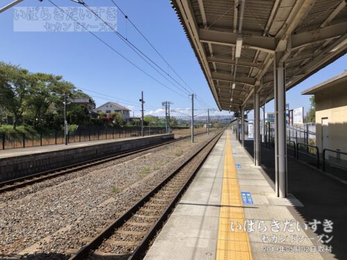 勿来駅 駅ホームからいわき方面を望む（2019年撮影）