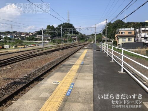 高浜駅 駅ホームから水戸方面を望む（2019年撮影）