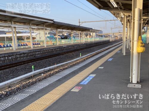 大甕駅 駅ホームからいわき方面を望む（2020年撮影）