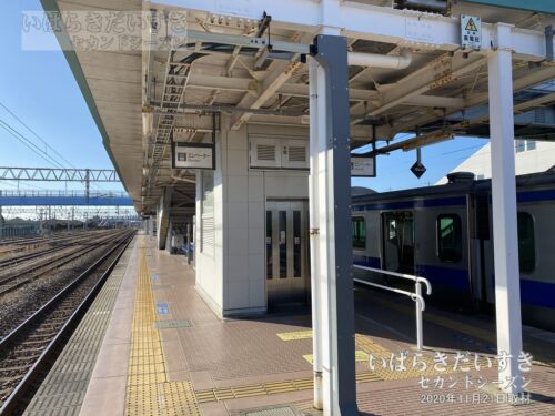 高萩駅 駅ホームから水戸方向を望む（2020年撮影）
